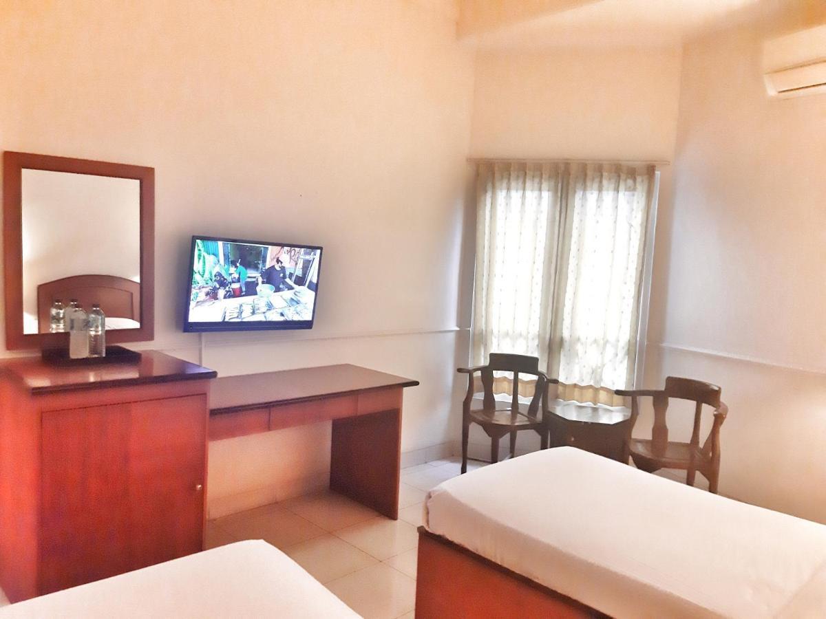 Alexander Hotel Tegal Exterior foto
