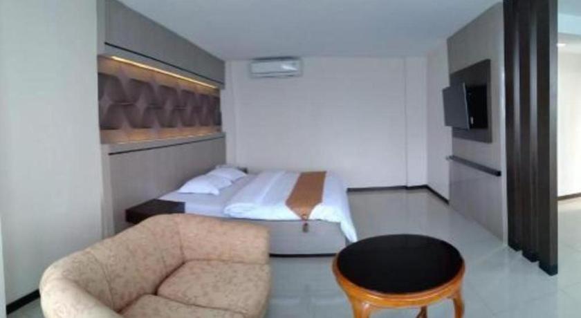 Alexander Hotel Tegal Exterior foto